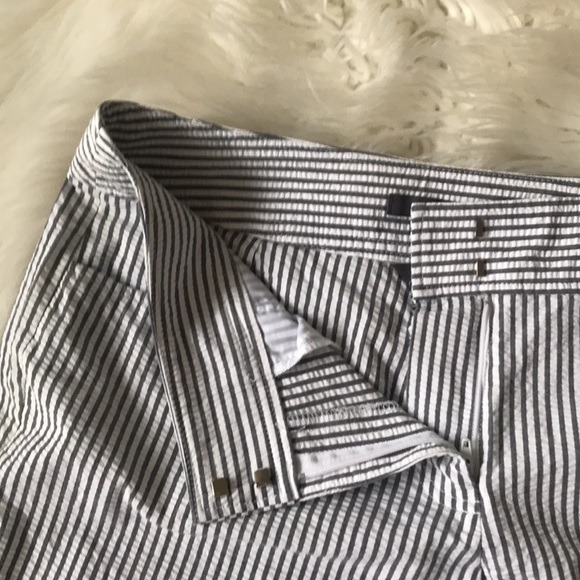 π 10/$10 π LIZ CLAIBORNE Capri Seersucker Pant, Gray & White Size 8 - Picture 15 of 16
